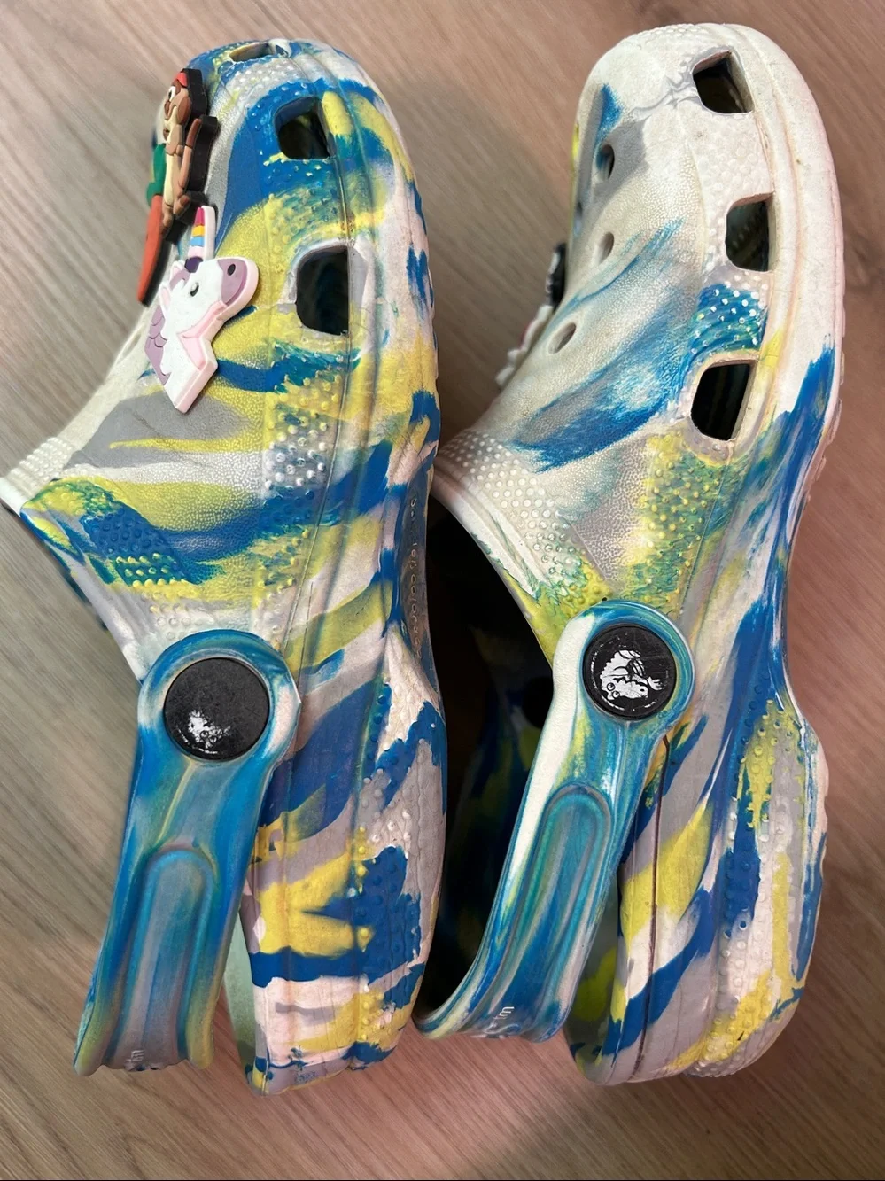 CROCS Kids' Classic Tie-Dye Marble Clogs with Charms size J 1 Little Kids